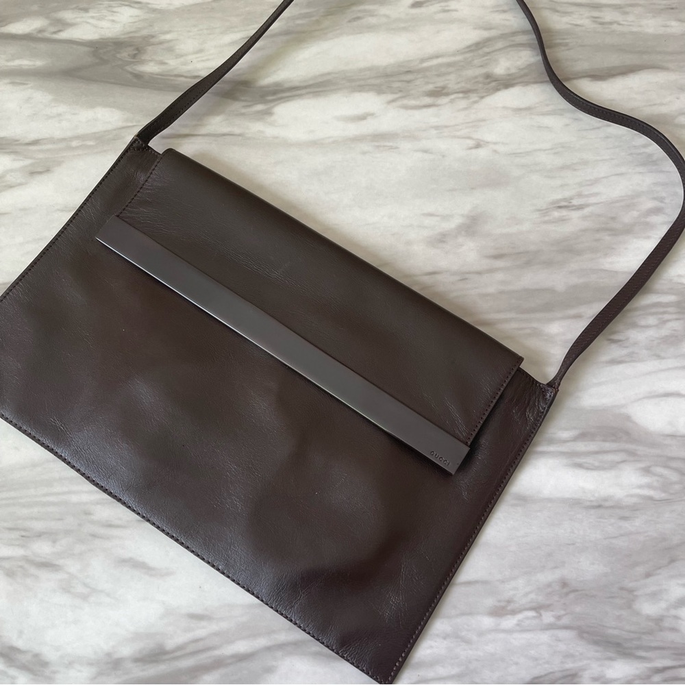 Rare GUCCI Metal Trim Brown Envelope Bag with Shoulder Strap - Picture 4 of 16